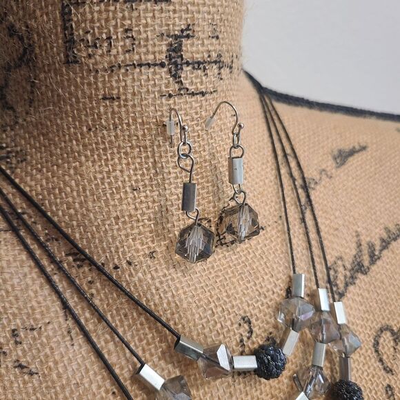 Elegant Silver and Black Beaded Jewelry Set With Necklace & Earrings - Picture 2 of 4